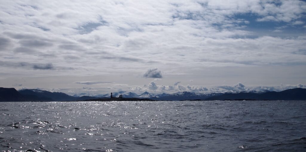 Summen mad Bunke af Maj 22 – Norges kyst i sejlbåd